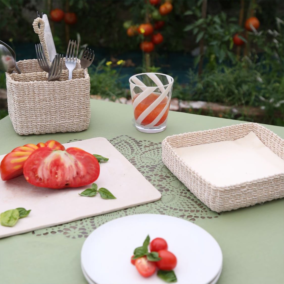 Outdoor Dining & Serving